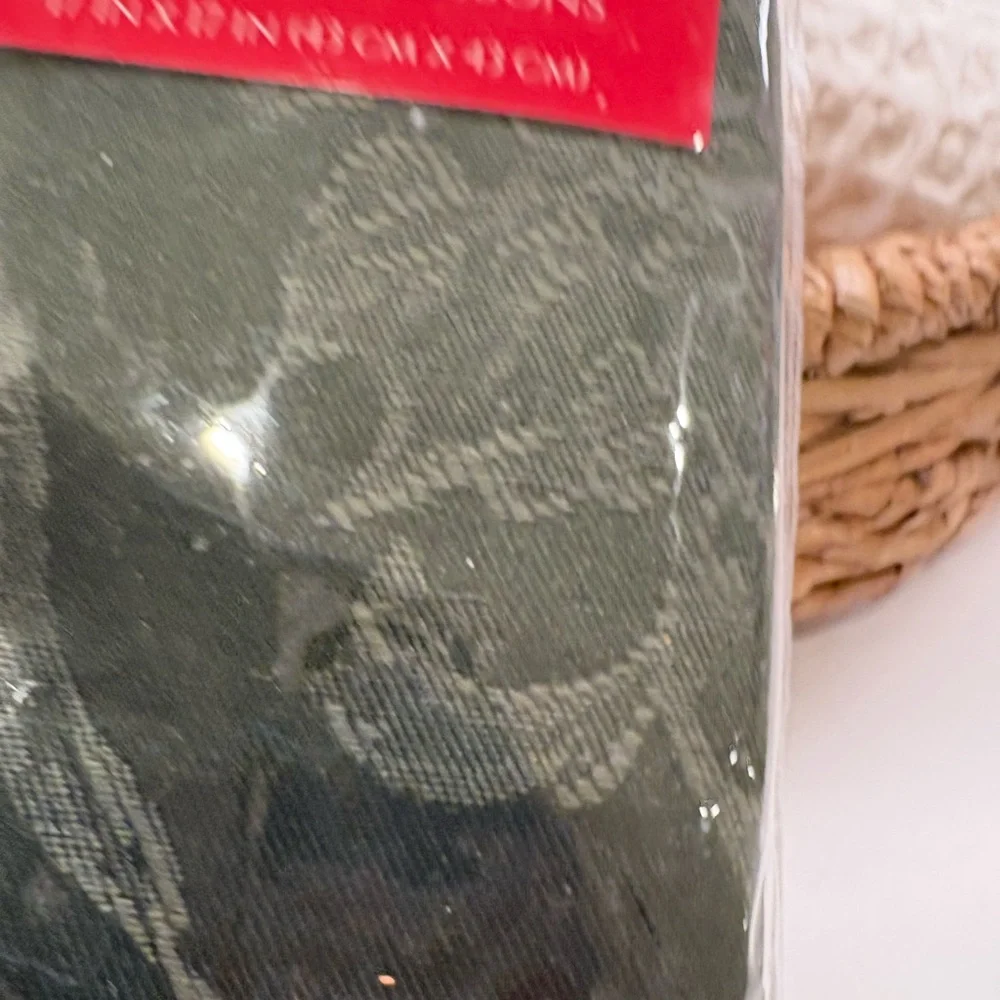 Bed Bath & Beyond Dark Green Christmas Napkins Set